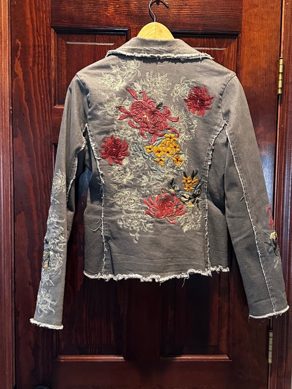 DB Sport Women's "Where There Is Love There Is Life" Embroidered Gray Jacket LG - Picture 2 of 6